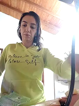 Snapshot of LunaZambrano chatting on 12.03.25 LunaZambrano online show from 12.03.25