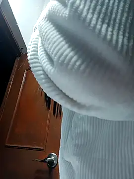 Snapshot of LunaZambrano chatting on 12.04.25 LunaZambrano online show from 12.04.25