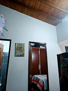 Snapshot of LunaZambrano chatting on 12.05.25 LunaZambrano online show from 12.05.25