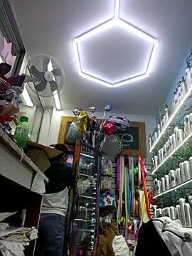 Snapshot of LunaZambrano chatting on 12.15.25 LunaZambrano online show from 12.15.25