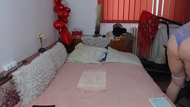 Snapshot of MilfDolores chatting on 04.04.26 MilfDolores online show from 04.04.26