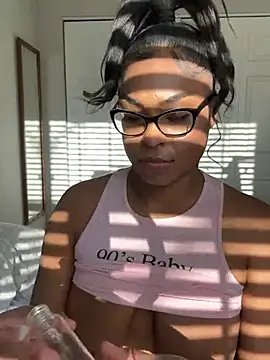 CandyLuxxxx online show from 01.17.25