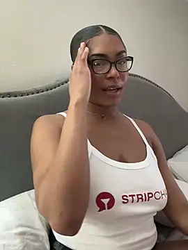 CandyLuxxxx online show from 02.05.25