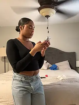 CandyLuxxxx online show from 02.11.25