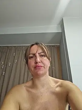 Snapshot of KamaSons chatting on 10.31.25 KamaSons online show from 10.31.25