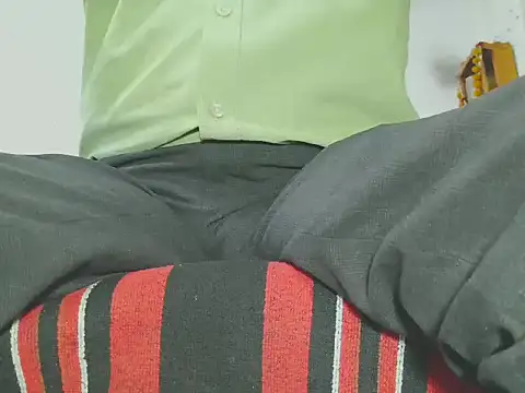 Snapshot of manan28 chatting on 11.04.25 manan28 online show from 11.04.25