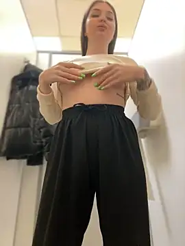 Snapshot of KrisMagnoly chatting on 12.16.24 KrisMagnoly online show from 12.16.24