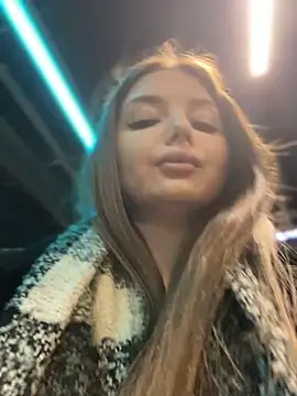 Snapshot of KrisMagnoly chatting on 12.28.24 KrisMagnoly online show from 12.28.24