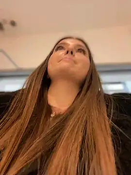 Snapshot of KrisMagnoly chatting on 12.29.24 KrisMagnoly online show from 12.29.24