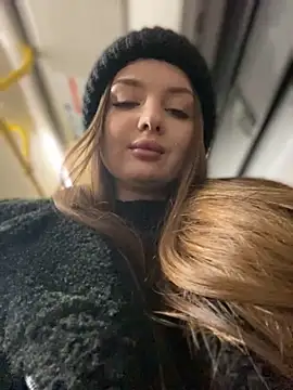 Snapshot of KrisMagnoly chatting on 01.12.25 KrisMagnoly online show from 01.12.25