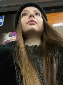 Snapshot of KrisMagnoly chatting on 01.12.25 KrisMagnoly online show from 01.12.25