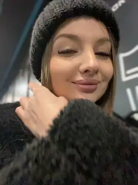 Snapshot of KrisMagnoly chatting on 01.31.25 KrisMagnoly online show from 01.31.25