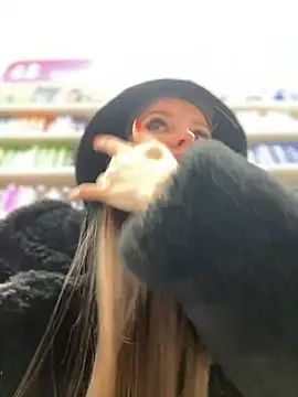 Snapshot of KrisMagnoly chatting on 02.28.25 KrisMagnoly online show from 02.28.25