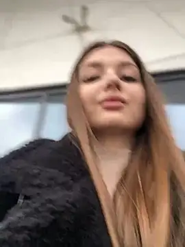 Snapshot of KrisMagnoly chatting on 03.01.25 KrisMagnoly online show from 03.01.25