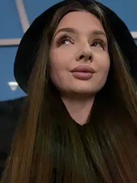 Snapshot of KrisMagnoly chatting on 03.18.25 KrisMagnoly online show from 03.18.25