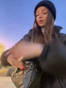 Snapshot of KrisMagnoly chatting on 03.22.25 KrisMagnoly online show from 03.22.25