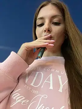 Snapshot of KrisMagnoly chatting on 09.08.25 KrisMagnoly online show from 09.08.25