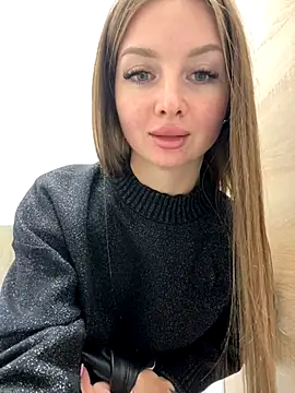 Snapshot of KrisMagnoly chatting on 09.24.25 KrisMagnoly online show from 09.24.25