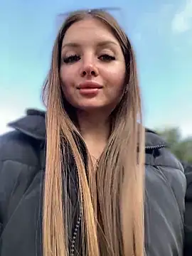 Snapshot of KrisMagnoly chatting on 10.03.25 KrisMagnoly online show from 10.03.25