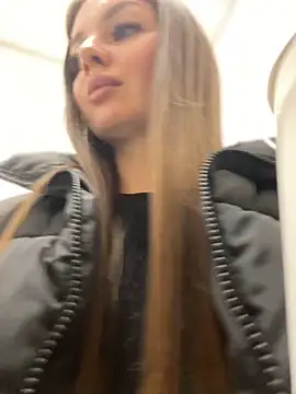 Snapshot of KrisMagnoly chatting on 10.08.25 KrisMagnoly online show from 10.08.25