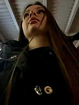 Snapshot of KrisMagnoly chatting on 10.20.25 KrisMagnoly online show from 10.20.25