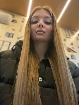 Snapshot of KrisMagnoly chatting on 10.25.25 KrisMagnoly online show from 10.25.25