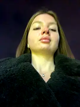 Snapshot of KrisMagnoly chatting on 10.30.25 KrisMagnoly online show from 10.30.25