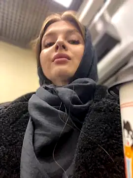 Snapshot of KrisMagnoly chatting on 11.05.25 KrisMagnoly online show from 11.05.25