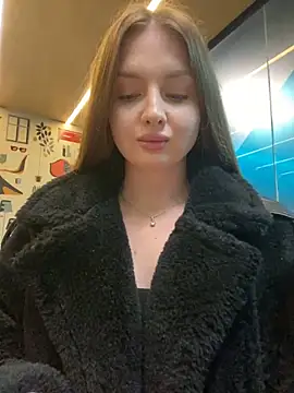 Snapshot of KrisMagnoly chatting on 11.07.25 KrisMagnoly online show from 11.07.25