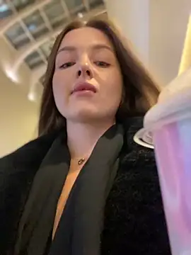 Snapshot of KrisMagnoly chatting on 11.08.25 KrisMagnoly online show from 11.08.25