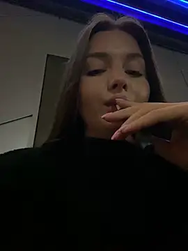 Snapshot of KrisMagnoly chatting on 11.09.25 KrisMagnoly online show from 11.09.25