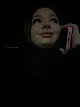 Snapshot of KrisMagnoly chatting on 11.21.25 KrisMagnoly online show from 11.21.25