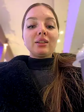 Snapshot of KrisMagnoly chatting on 12.14.25 KrisMagnoly online show from 12.14.25