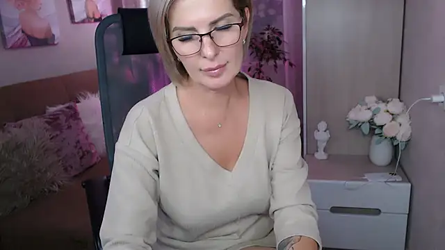 sensualEmilia online show from 12.07.24