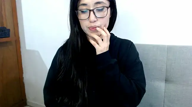 Snapshot of YummymeowW chatting on 02.23.25 YummymeowW online show from 02.23.25