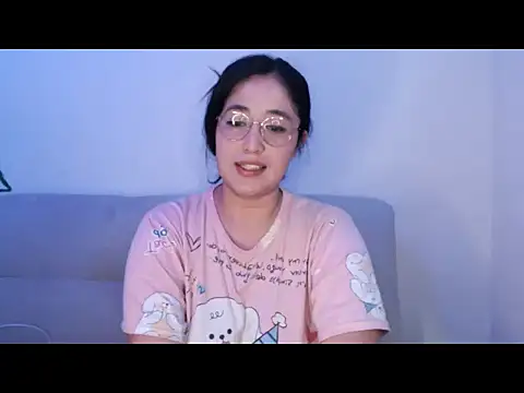 Snapshot of YummymeowW chatting on 05.15.26 YummymeowW online show from 05.15.26