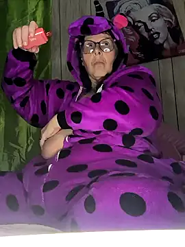 Snapshot of davisdesires@xh chatting on 12.12.24 davisdesiresxh online show from 12.12.24