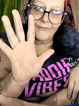 Snapshot of davisdesires@xh chatting on 12.27.24 davisdesiresxh online show from 12.27.24