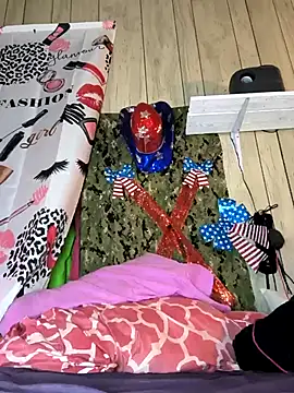 Snapshot of davisdesires@xh chatting on 02.25.25 davisdesiresxh online show from 02.25.25