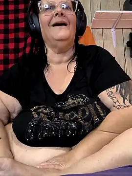 Snapshot of davisdesires@xh chatting on 10.03.25 davisdesiresxh online show from 10.03.25