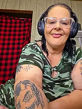 Snapshot of davisdesires@xh chatting on 10.08.25 davisdesiresxh online show from 10.08.25