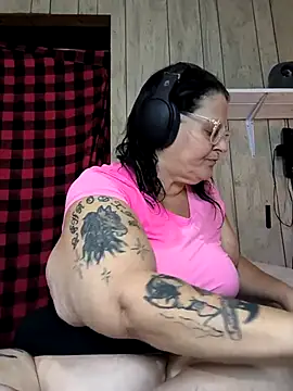 Snapshot of davisdesires@xh chatting on 10.09.25 davisdesiresxh online show from 10.09.25