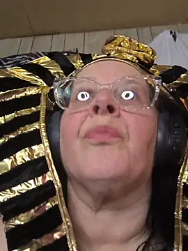 Snapshot of davisdesires@xh chatting on 10.31.25 davisdesiresxh online show from 10.31.25