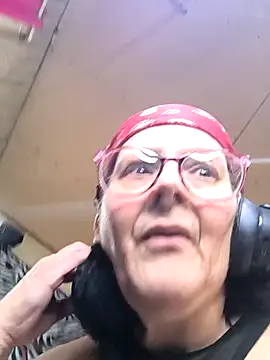 Snapshot of davisdesires@xh chatting on 11.10.25 davisdesiresxh online show from 11.10.25