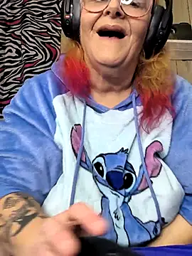 Snapshot of davisdesires@xh chatting on 11.17.25 davisdesiresxh online show from 11.17.25