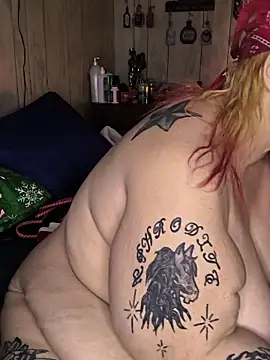 Snapshot of davisdesires@xh chatting on 11.24.25 davisdesiresxh online show from 11.24.25