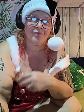 Snapshot of davisdesires@xh chatting on 11.25.25 davisdesiresxh online show from 11.25.25