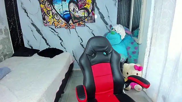 Snapshot of andromeda_xx chatting on 12.18.25 andromeda xx online show from 12.18.25