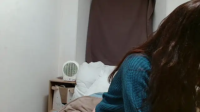 Snapshot of desirmiss1 chatting on 12.16.25 desirmiss1 online show from 12.16.25
