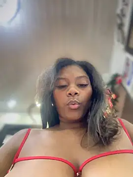 Snapshot of Tayra_Siny chatting on 12.28.24 Tayra Siny online show from 12.28.24